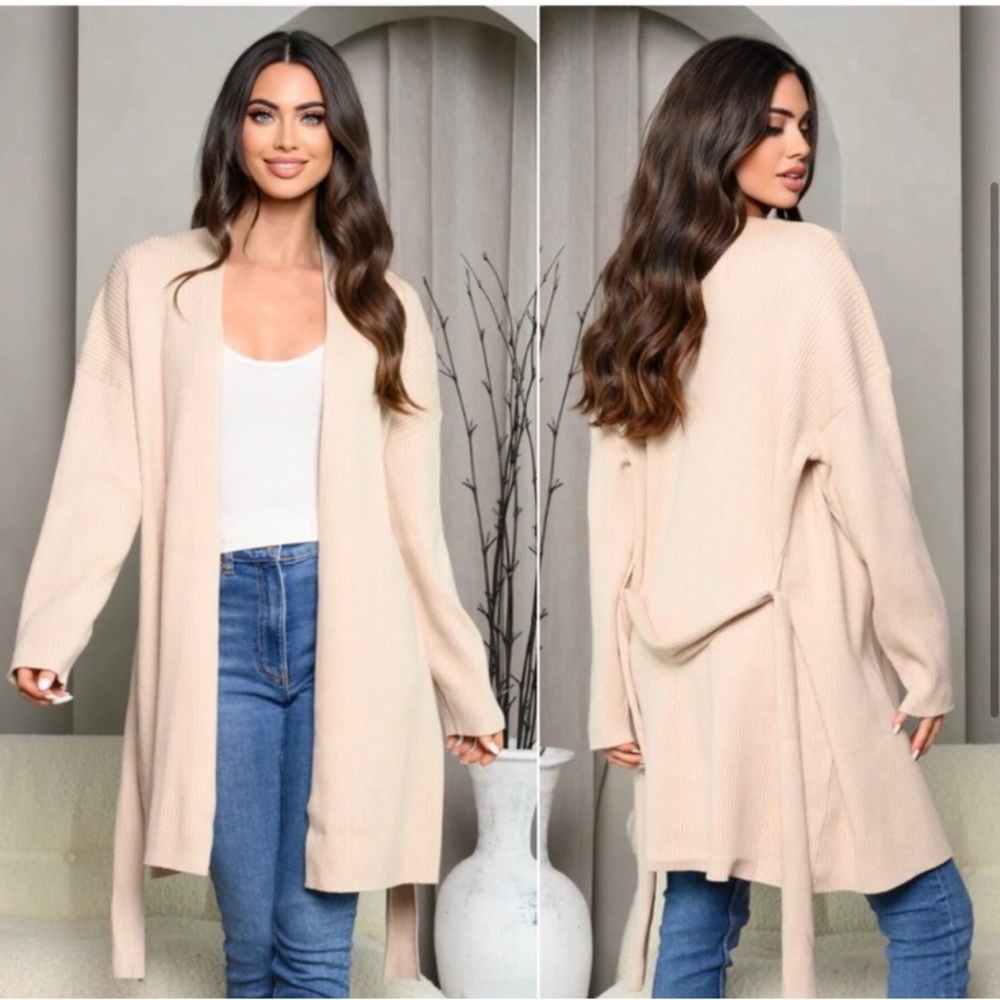 LAST ONE: Gorgeous high quality women’s vanilla light ribbed comfy cardigan - Picture 2 of 3